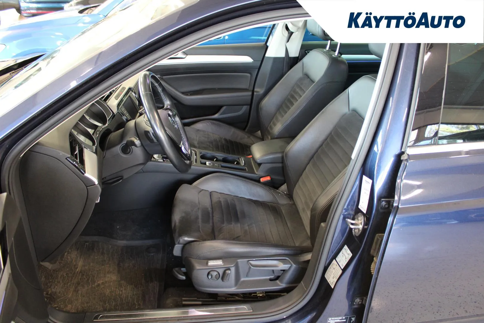 VOLKSWAGEN Passat JPL-699 carousel image