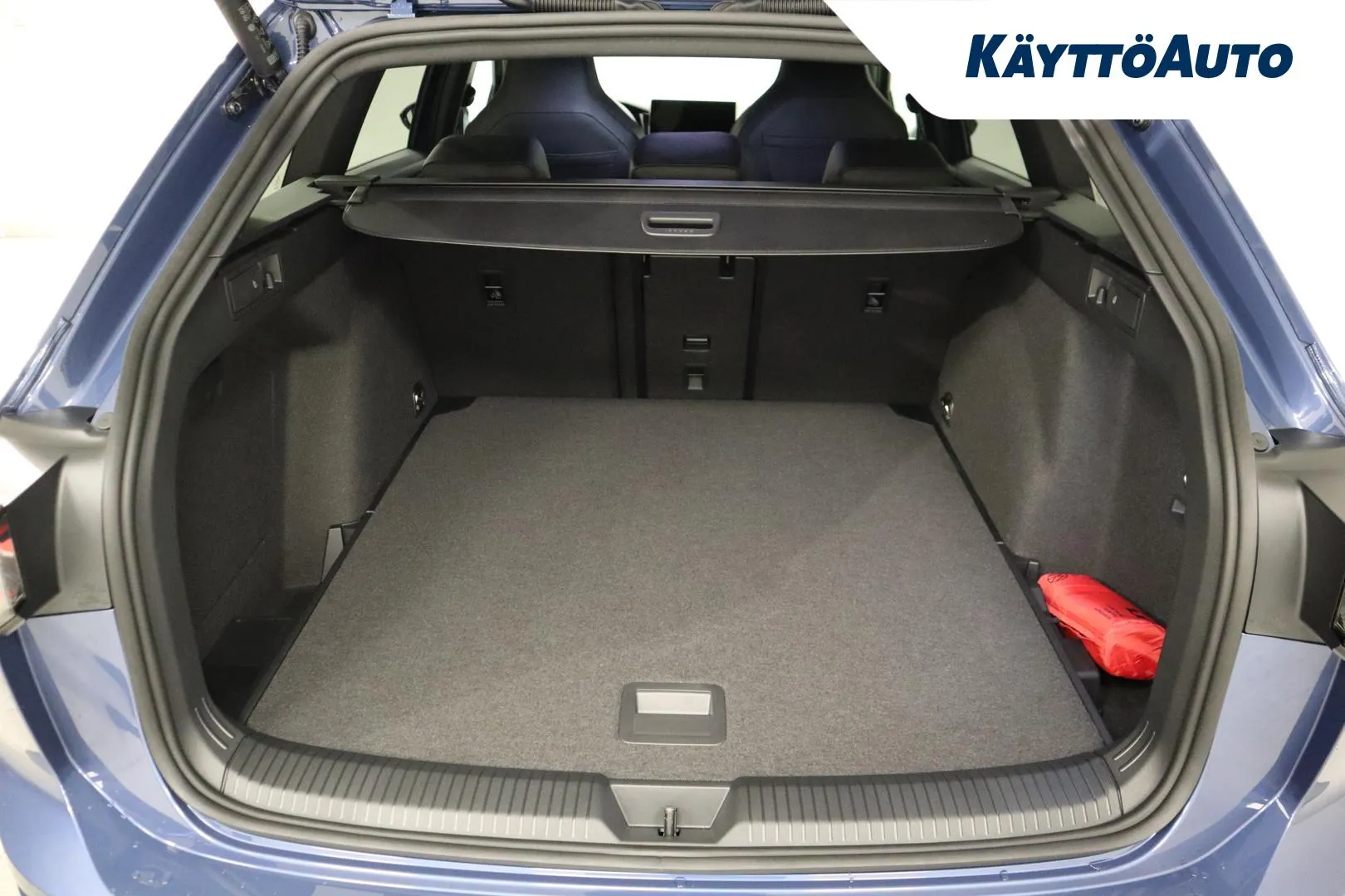 Volkswagen Golf JNY-835 carousel image