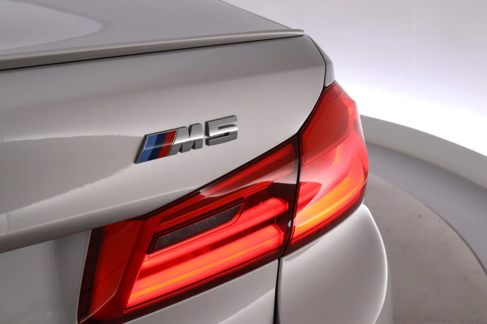 BMW M5 SMU-384 carousel image