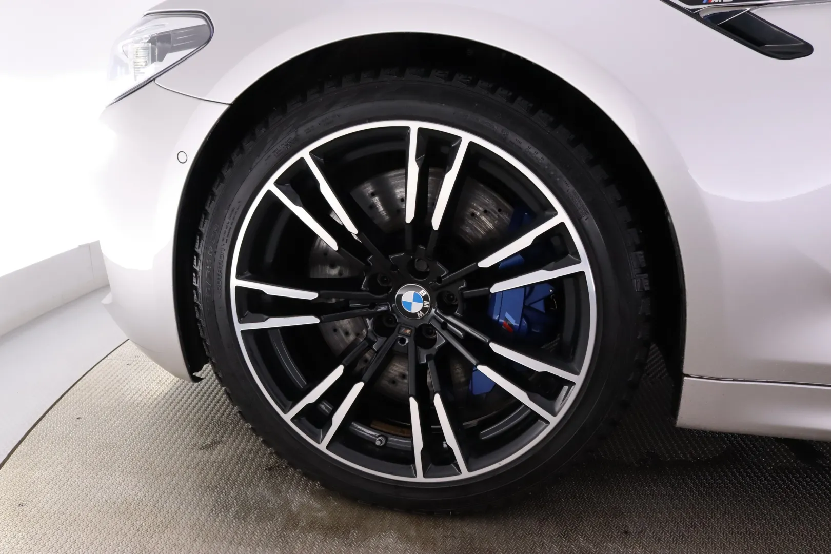 BMW M5 SMU-384 carousel image