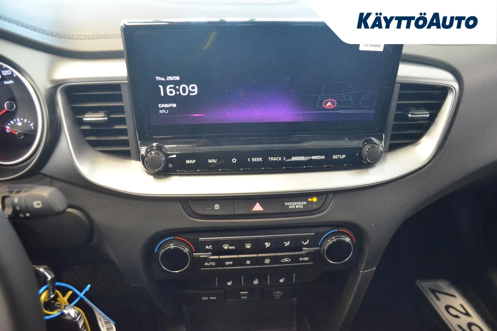 Kia Ceed ZPH-627 carousel image