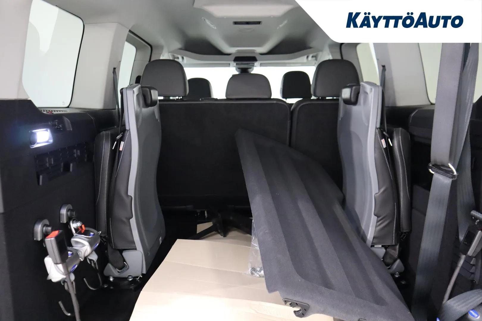 Volkswagen Caddy Maxi ZPA-186 carousel image