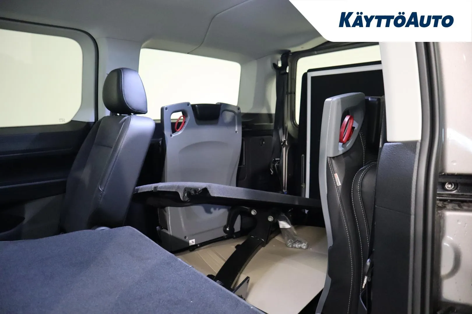 Volkswagen Caddy Maxi ZPA-186 carousel image