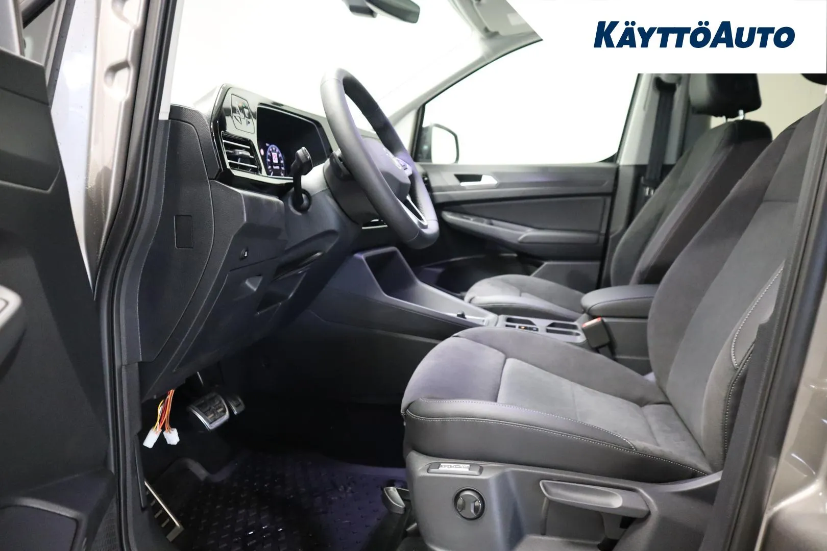 Volkswagen Caddy Maxi ZPA-186 carousel image