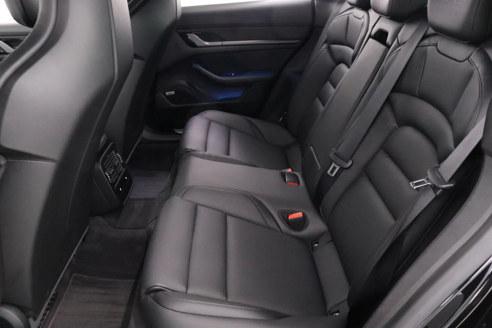 PORSCHE Taycan LSN-415 carousel image