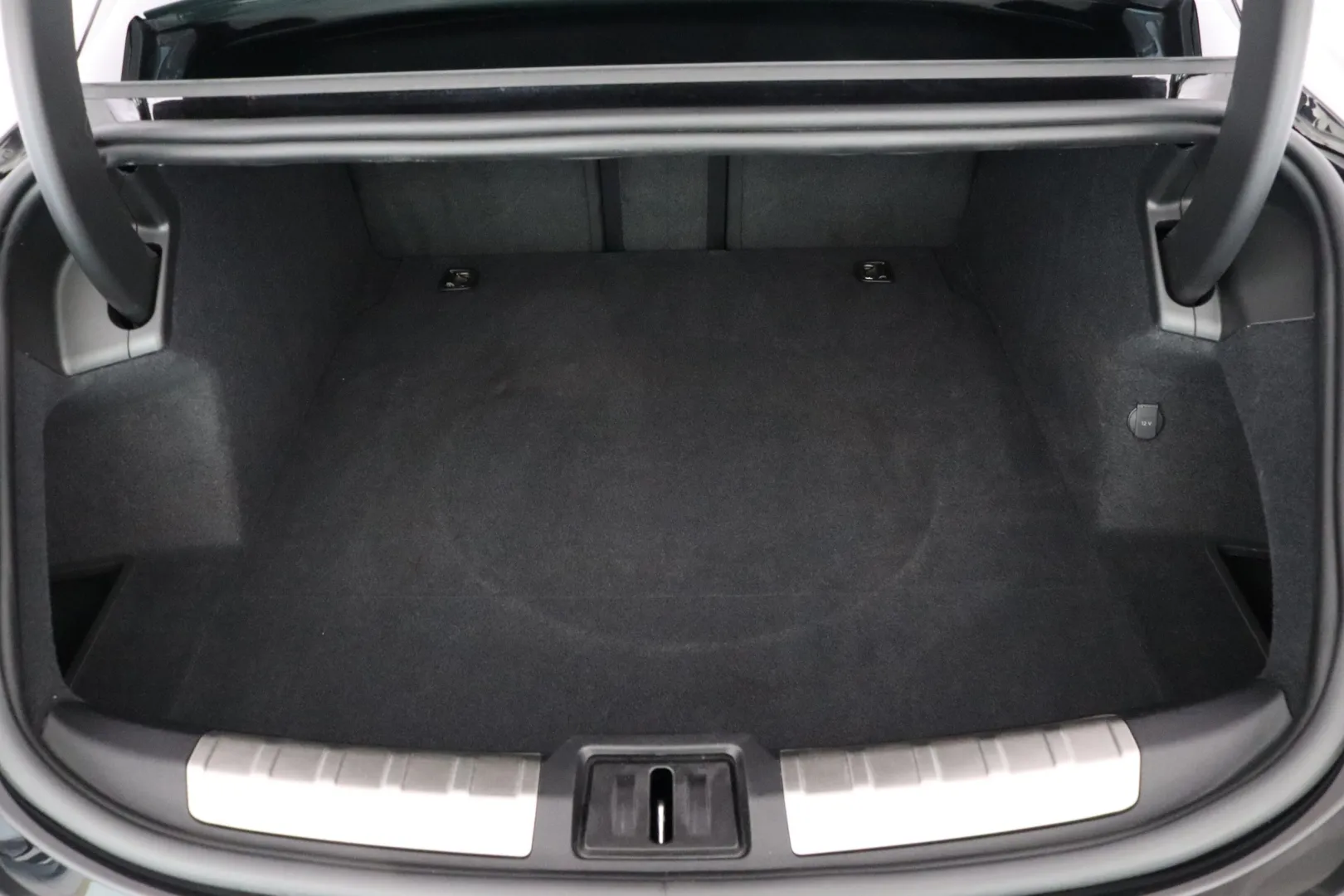 PORSCHE Taycan LSN-415 carousel image