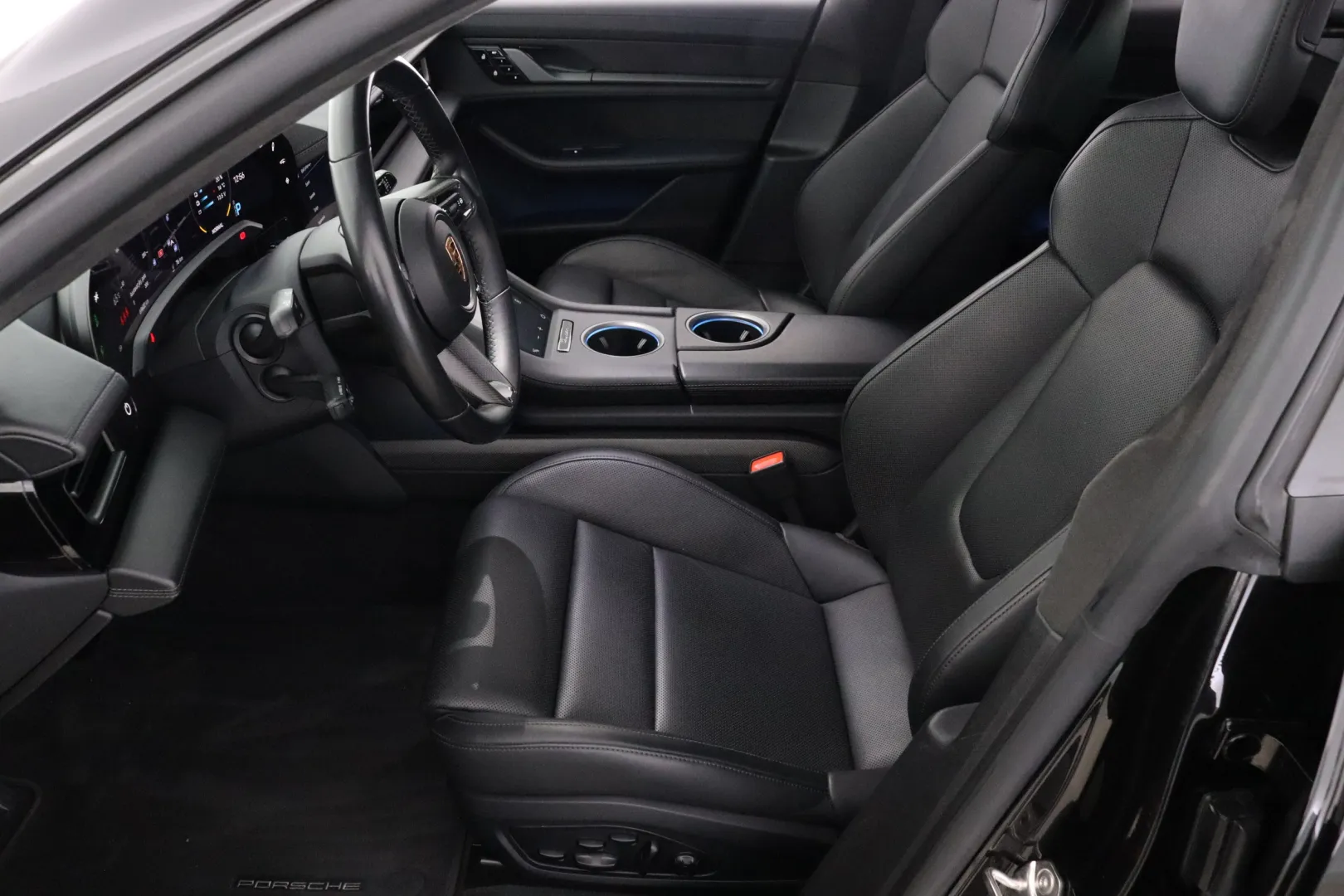 PORSCHE Taycan LSN-415 carousel image