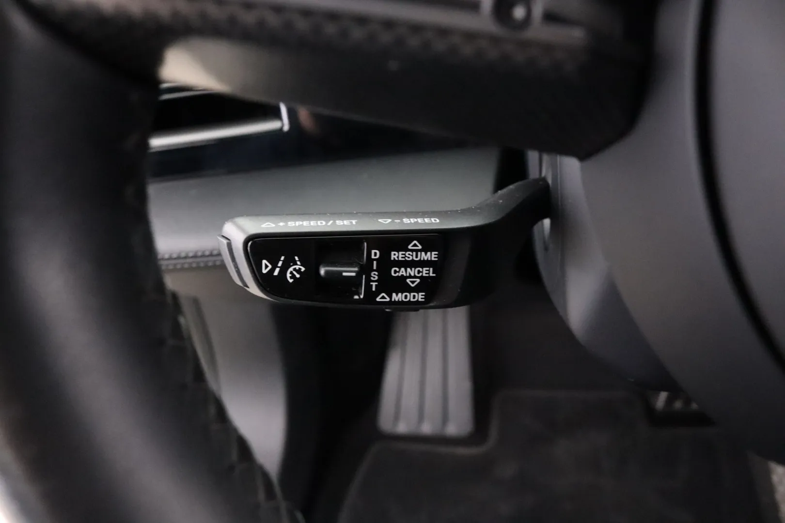 PORSCHE Taycan LSN-415 carousel image