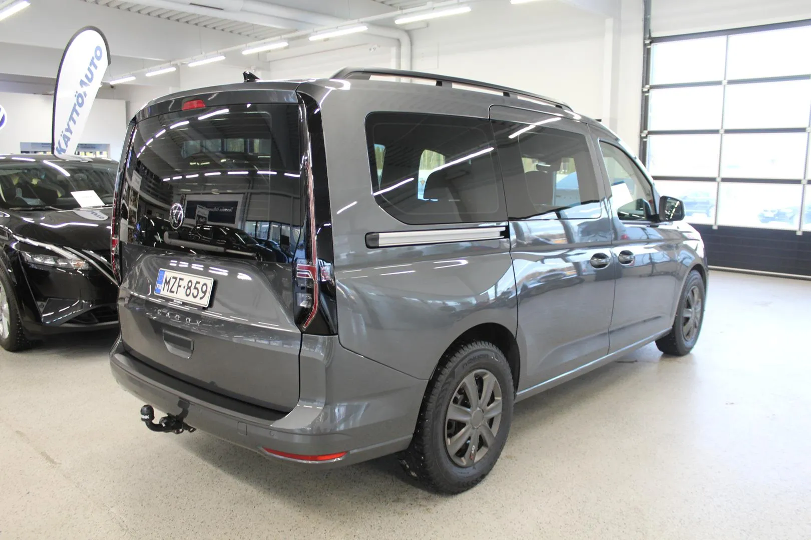 VOLKSWAGEN Caddy Maxi MZF-859 carousel image