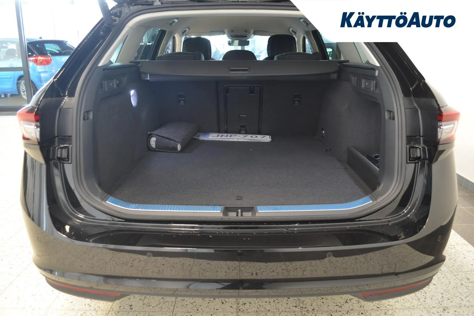 Skoda Superb JNP-707 carousel image