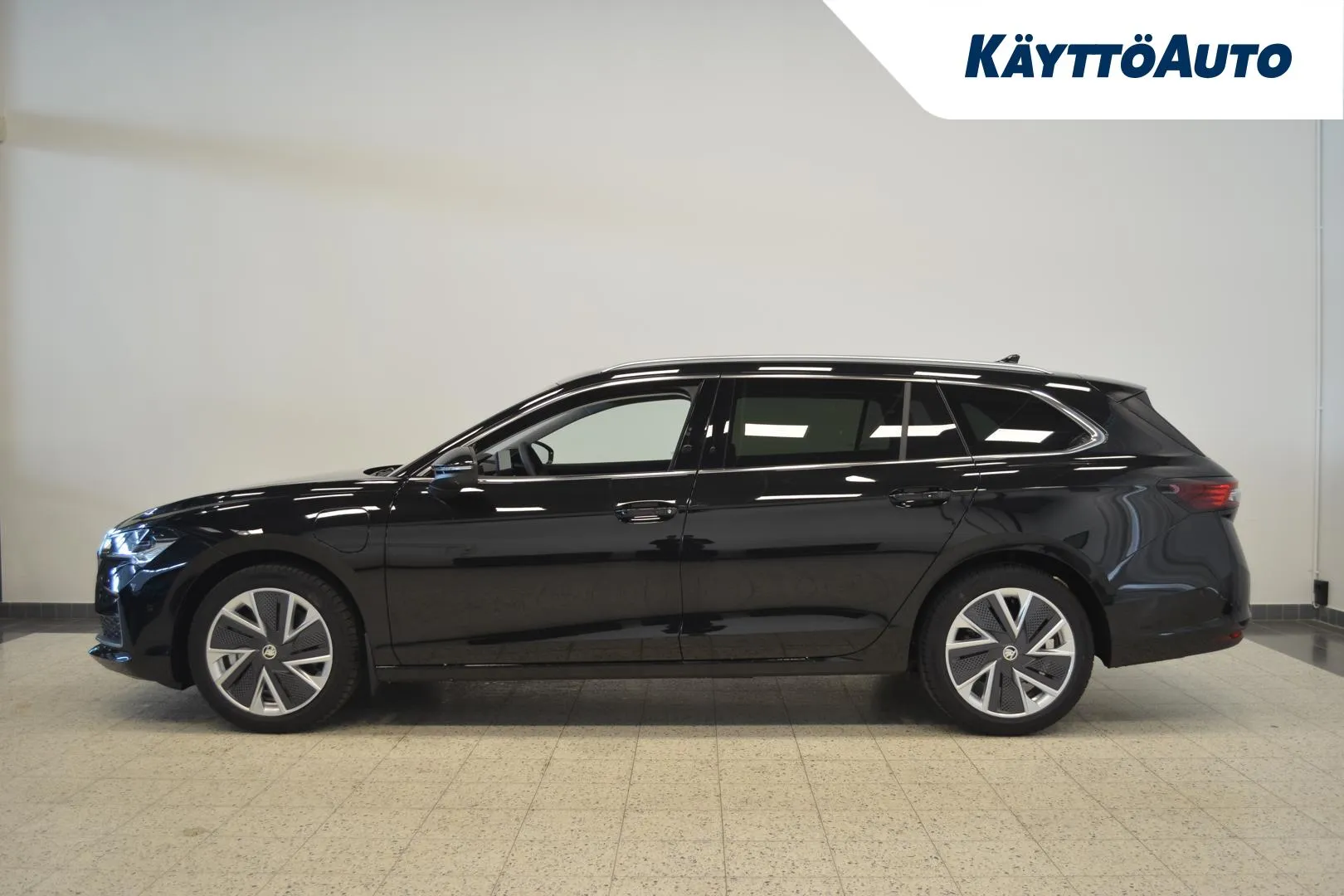 Skoda Superb JNP-707 carousel image