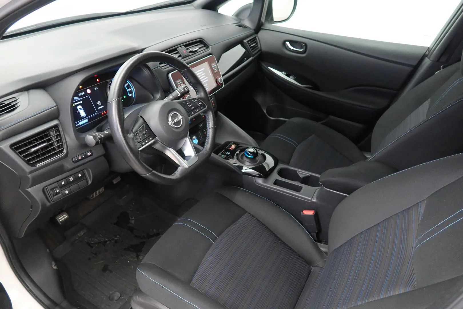 Nissan Leaf IRR-517 carousel image