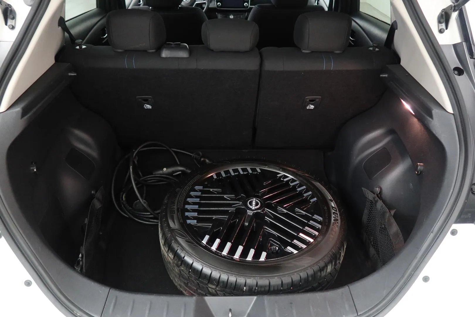 Nissan Leaf IRR-517 carousel image