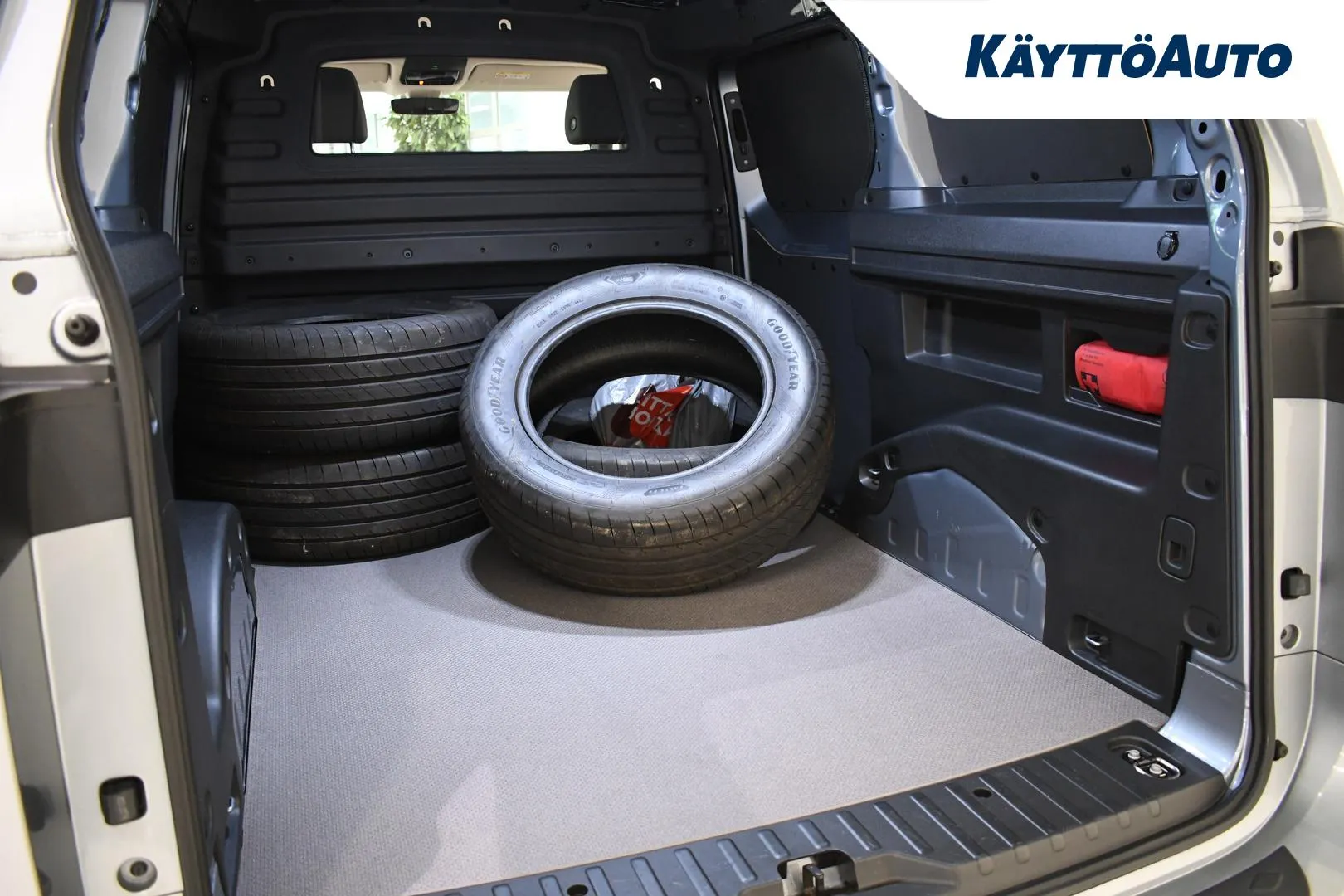 VOLKSWAGEN ID. Buzz Cargo YXT-787 carousel image