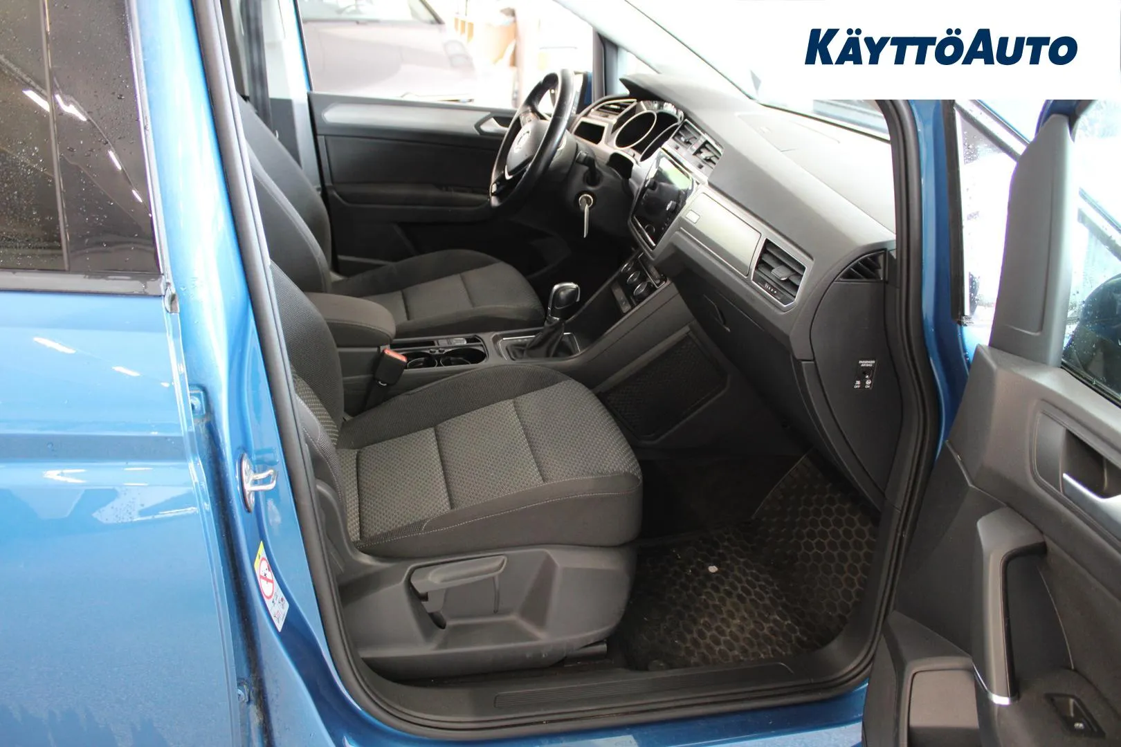 VOLKSWAGEN Touran FNM-323 carousel image