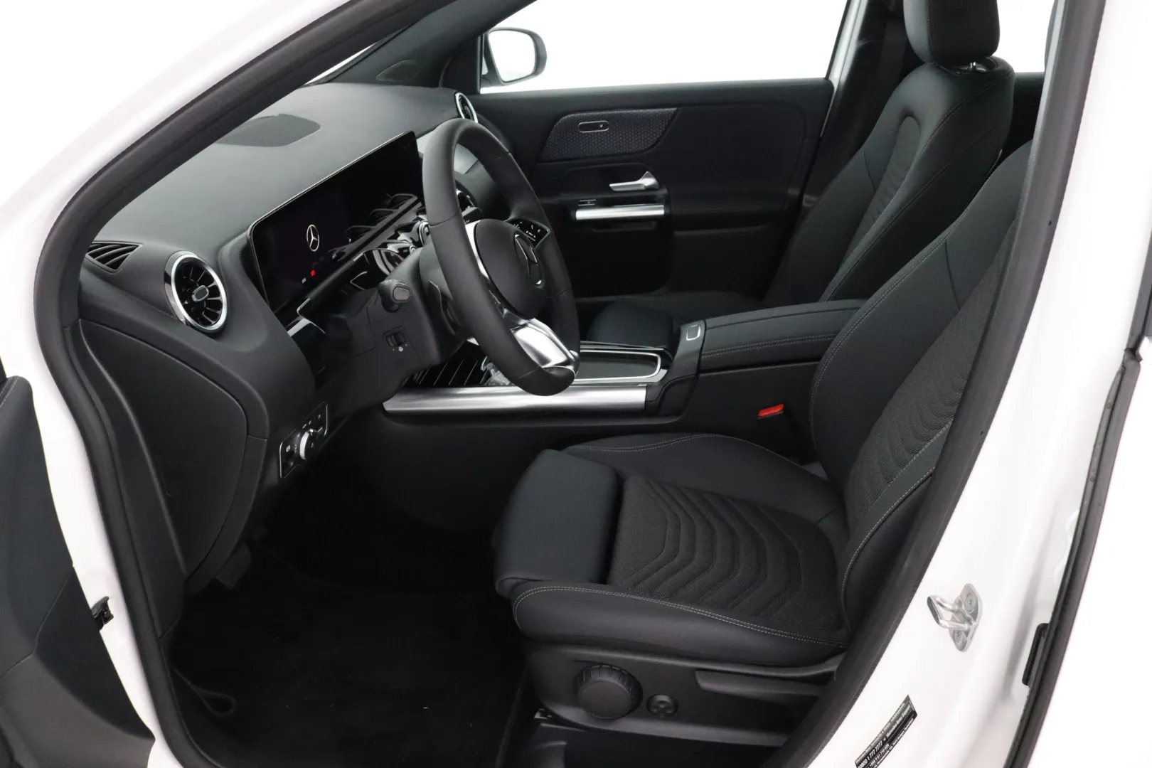 Mercedes-Benz GLA RXL-593 carousel image