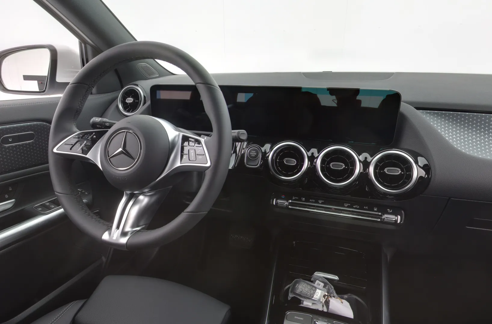 Mercedes-Benz GLA RXL-593 carousel image