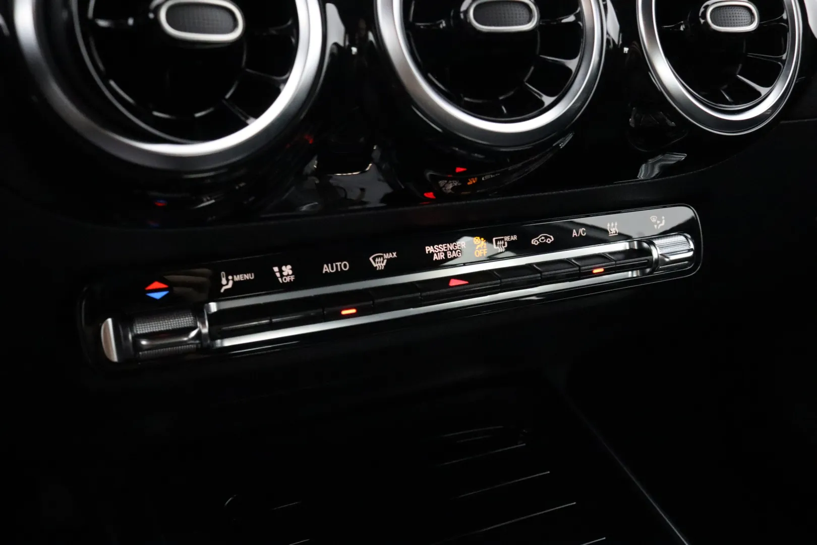 Mercedes-Benz GLA RXL-593 carousel image