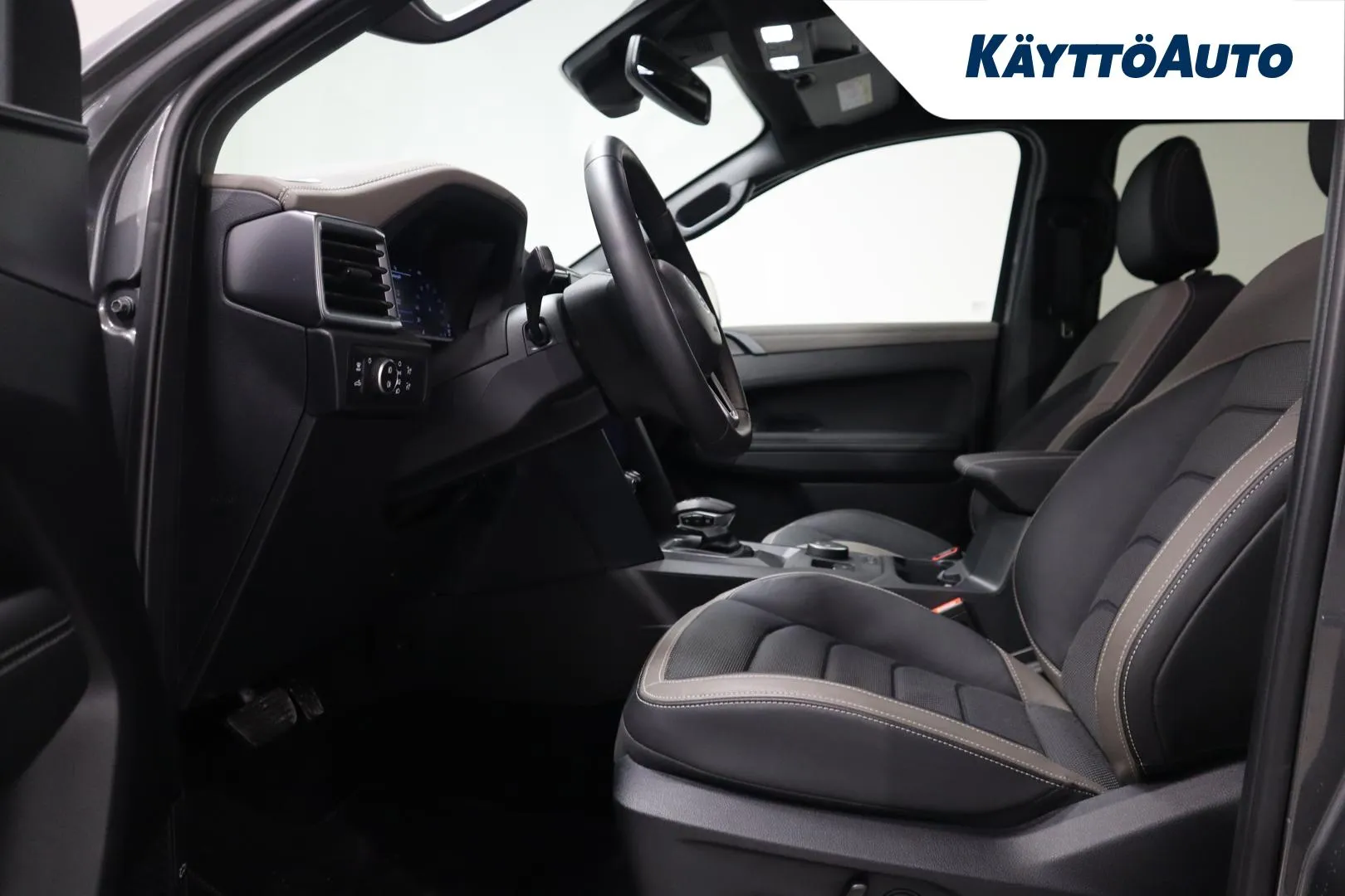 Volkswagen Amarok RXL-199 carousel image