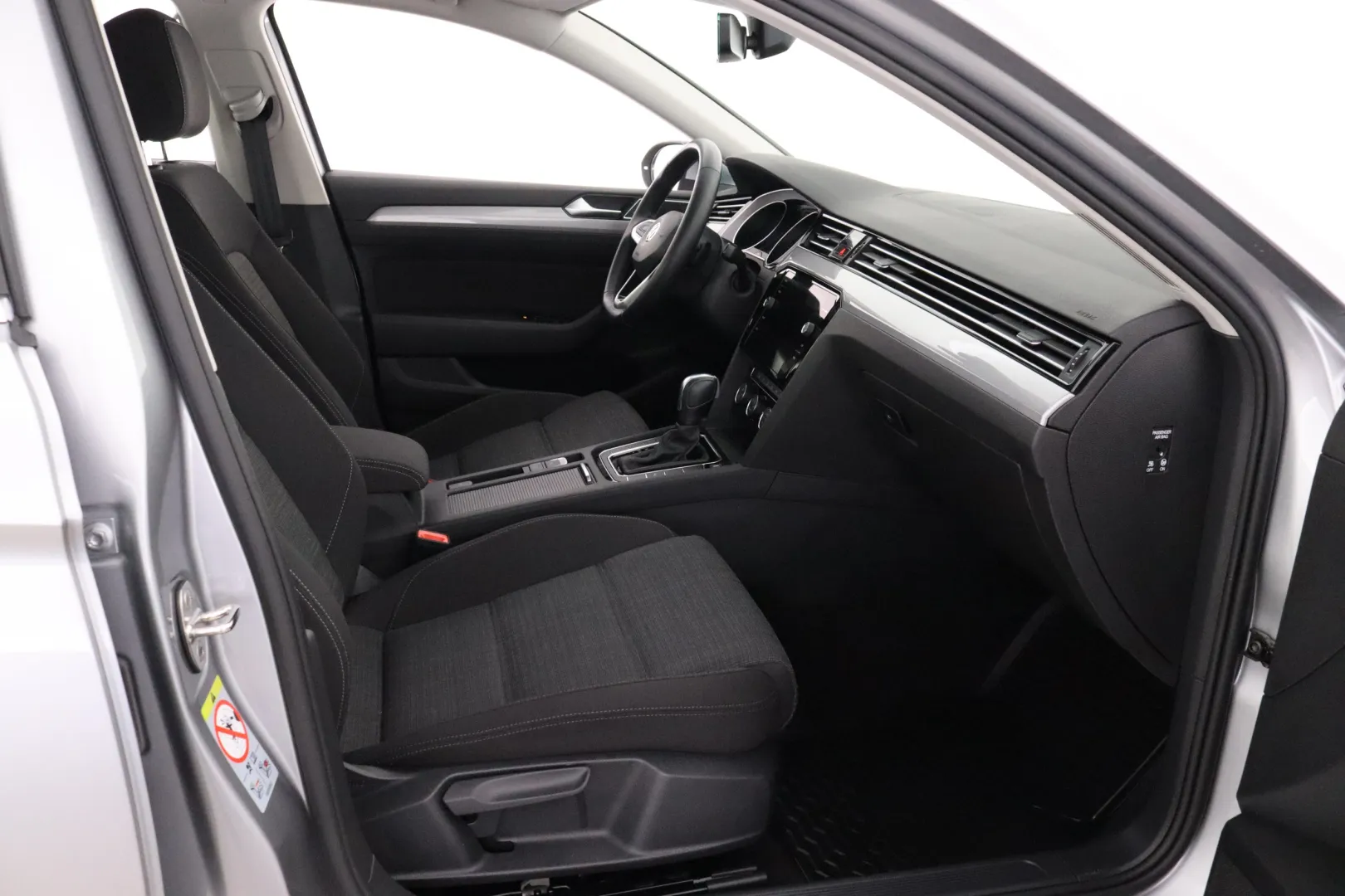 VOLKSWAGEN Passat XPH-153 carousel image