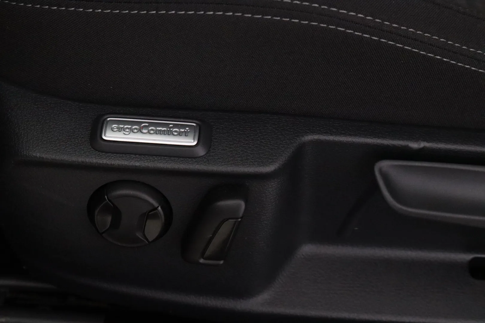 VOLKSWAGEN Passat XPH-153 carousel image