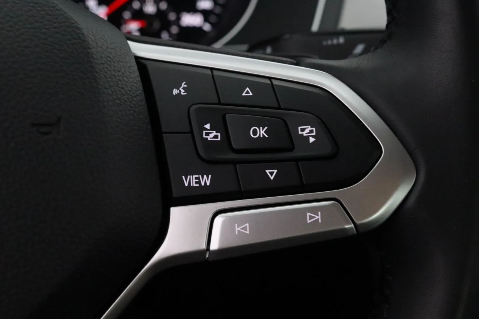 VOLKSWAGEN Passat XPH-153 carousel image