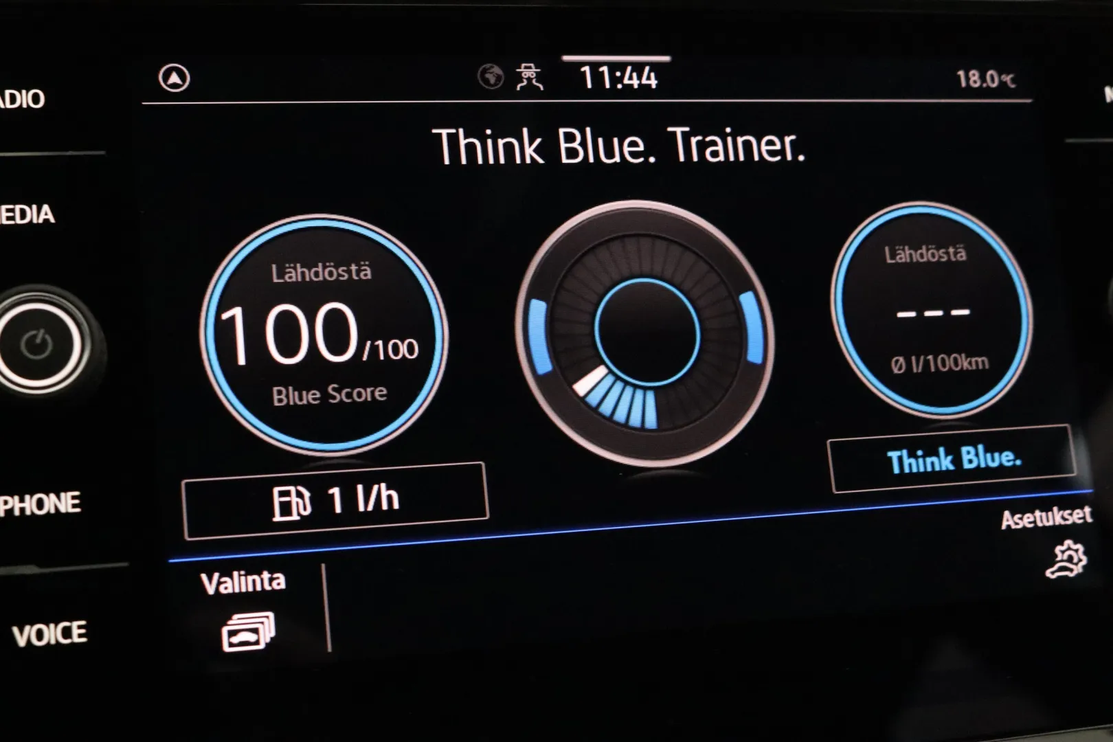 VOLKSWAGEN Passat XPH-153 carousel image