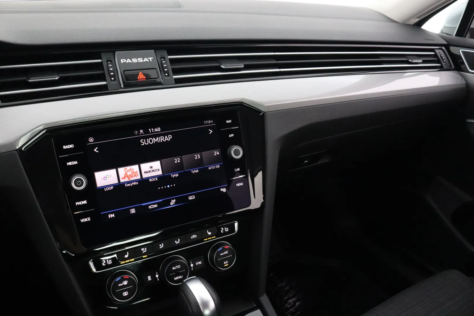 VOLKSWAGEN Passat XPH-153 carousel image