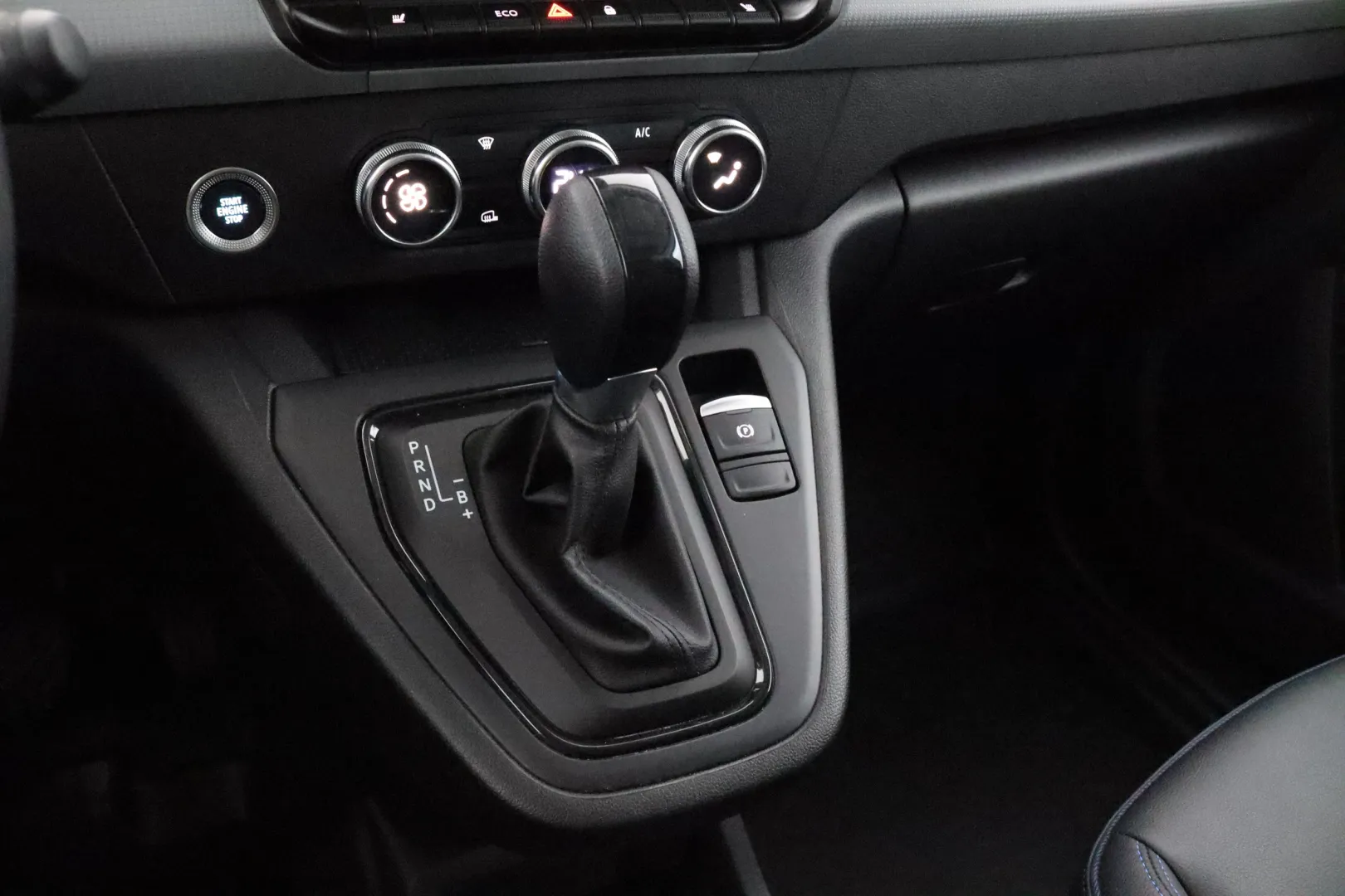 Nissan Townstar FRG-203 carousel image