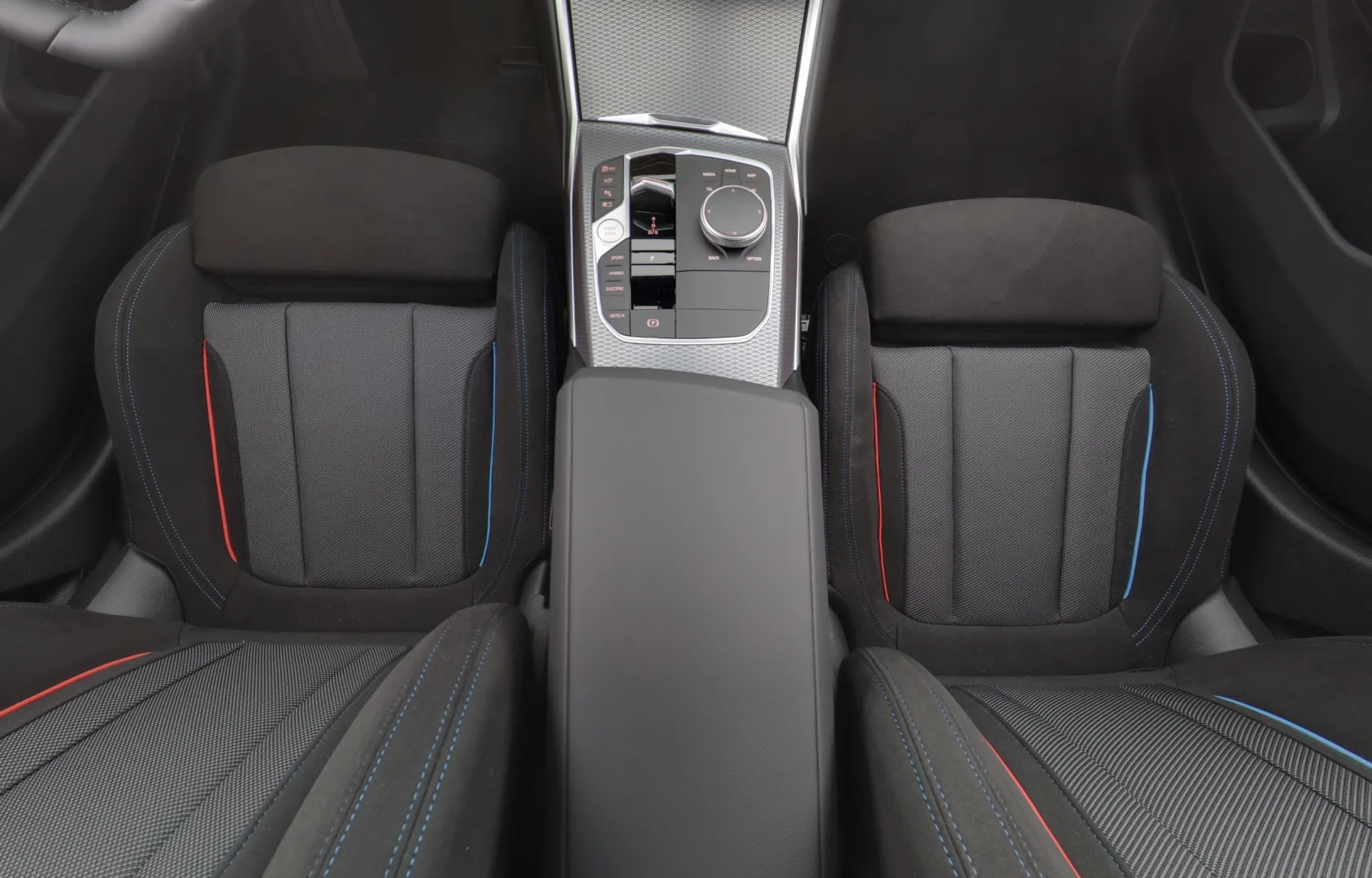 BMW 330 ZPN-585 carousel image