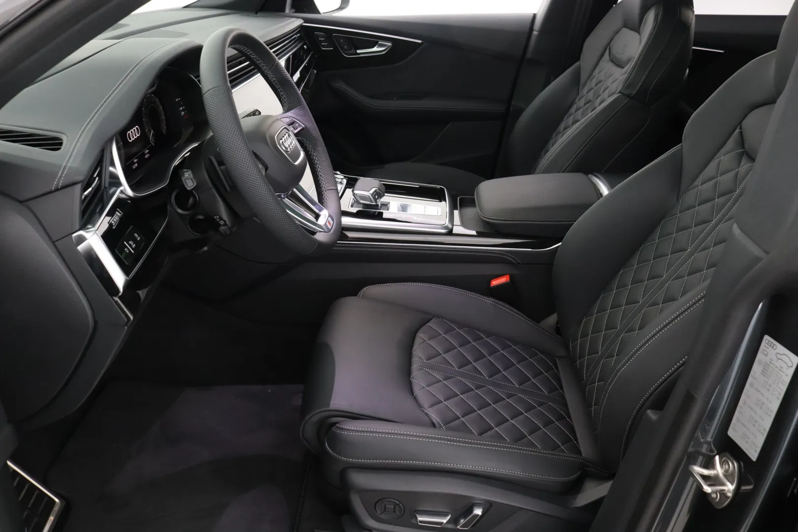 Audi Q8 RXN-349 carousel image