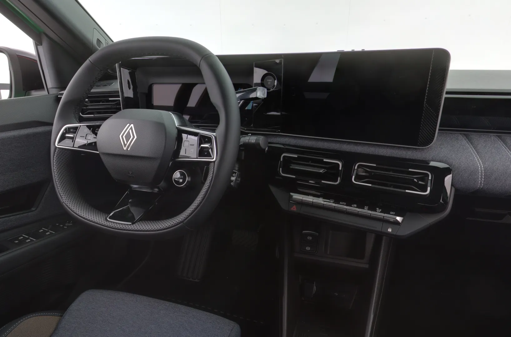 Renault 5 RXN-243 carousel image