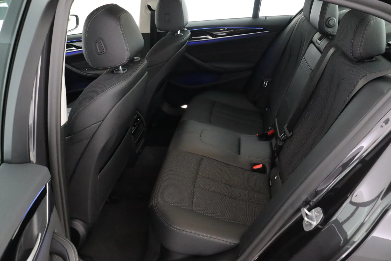 BMW 530 GNE-898 carousel image