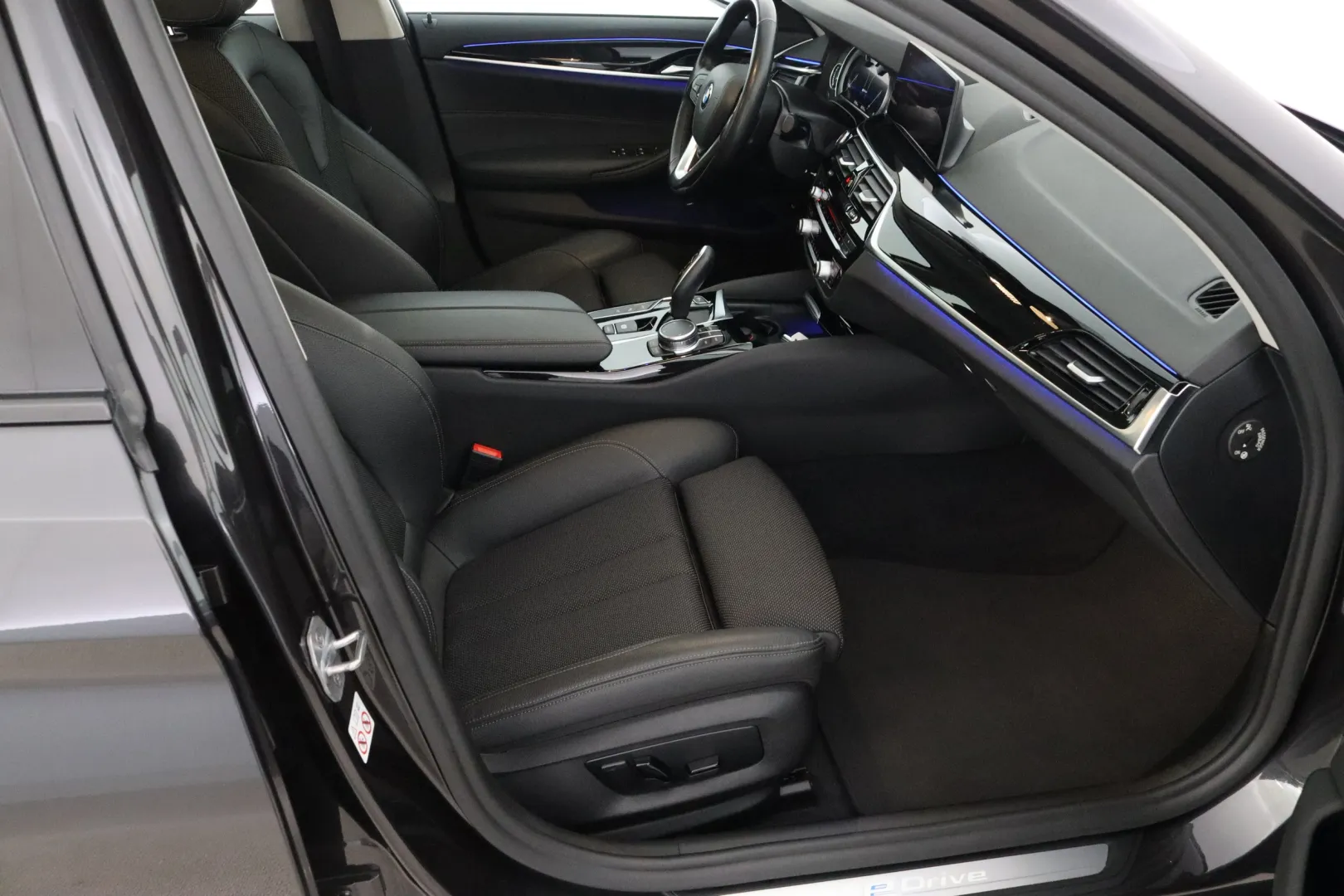 BMW 530 GNE-898 carousel image