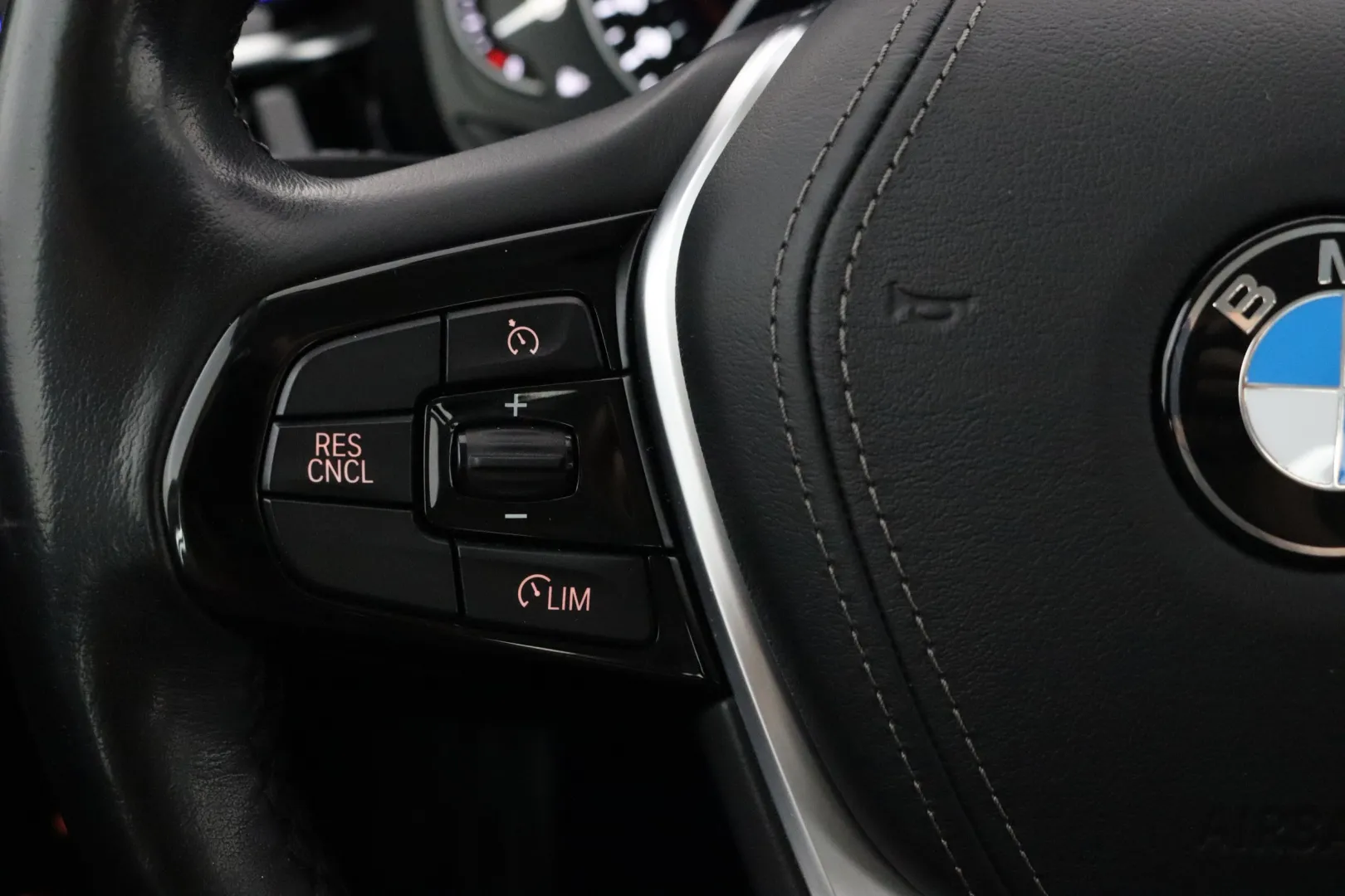 BMW 530 GNE-898 carousel image