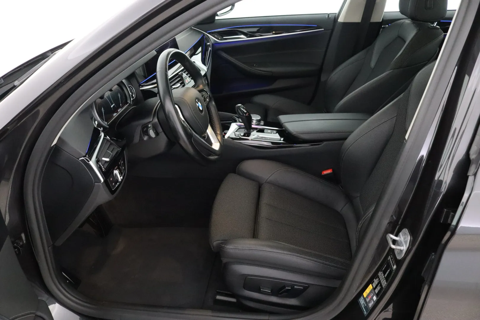 BMW 530 GNE-898 carousel image