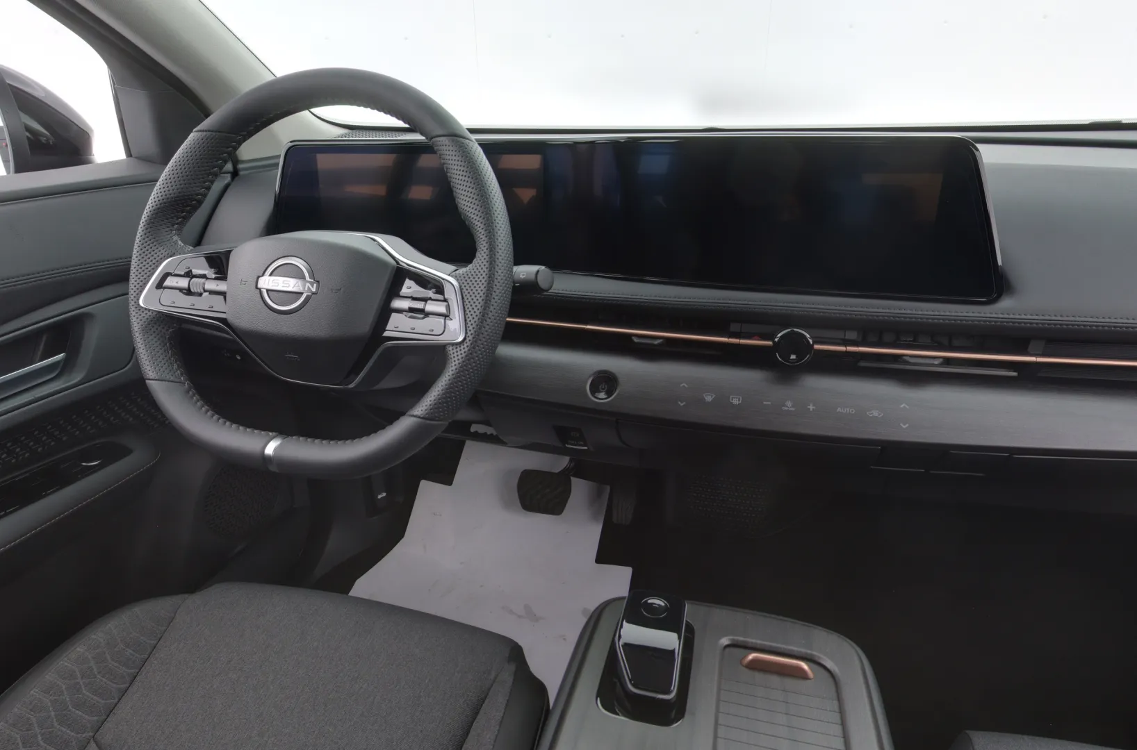 Nissan Ariya XTJ-140 carousel image