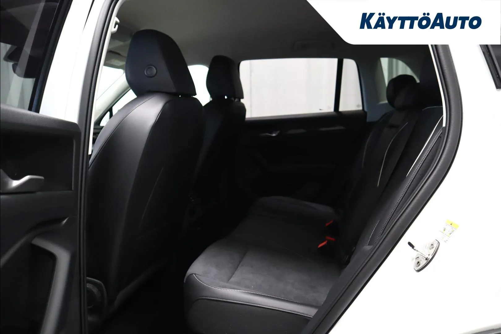 Volkswagen Tiguan JOB-817 carousel image