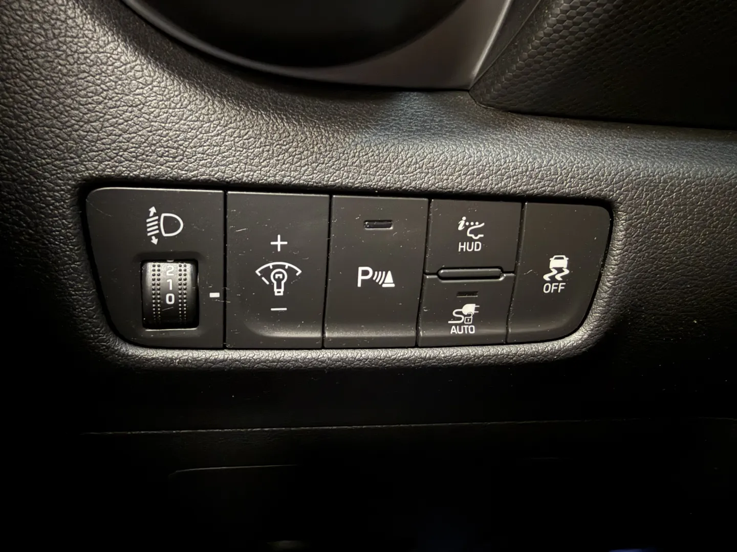 HYUNDAI KONA CRJ-181 carousel image