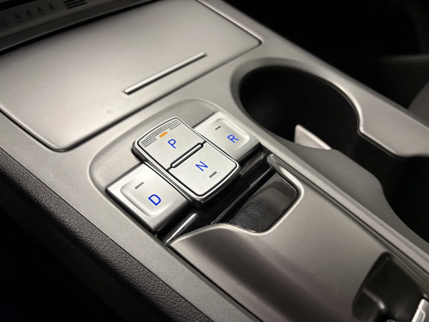 HYUNDAI KONA CRJ-181 carousel image