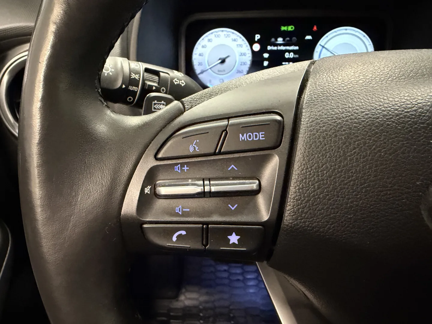 HYUNDAI KONA CRJ-181 carousel image