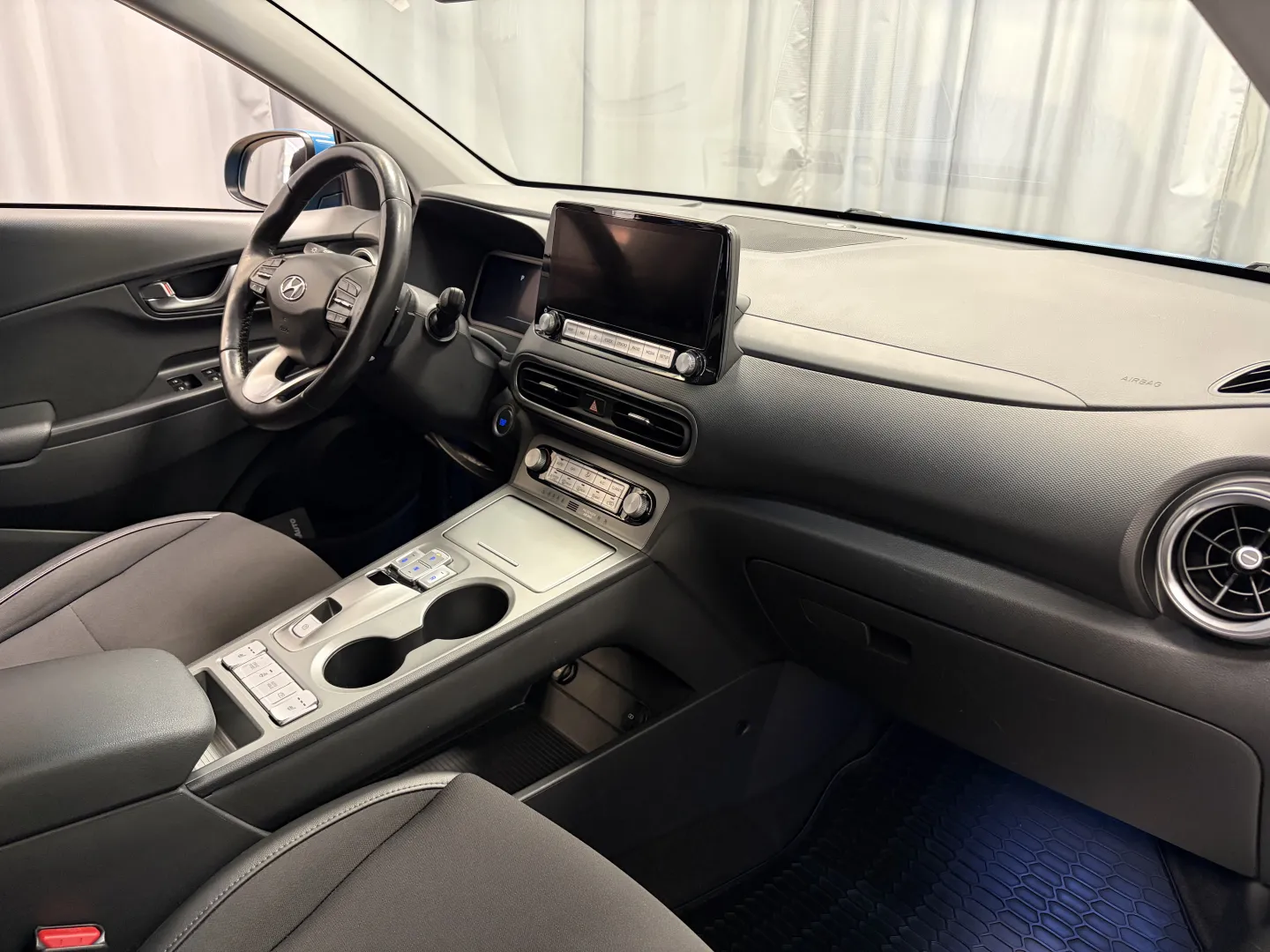 HYUNDAI KONA CRJ-181 carousel image