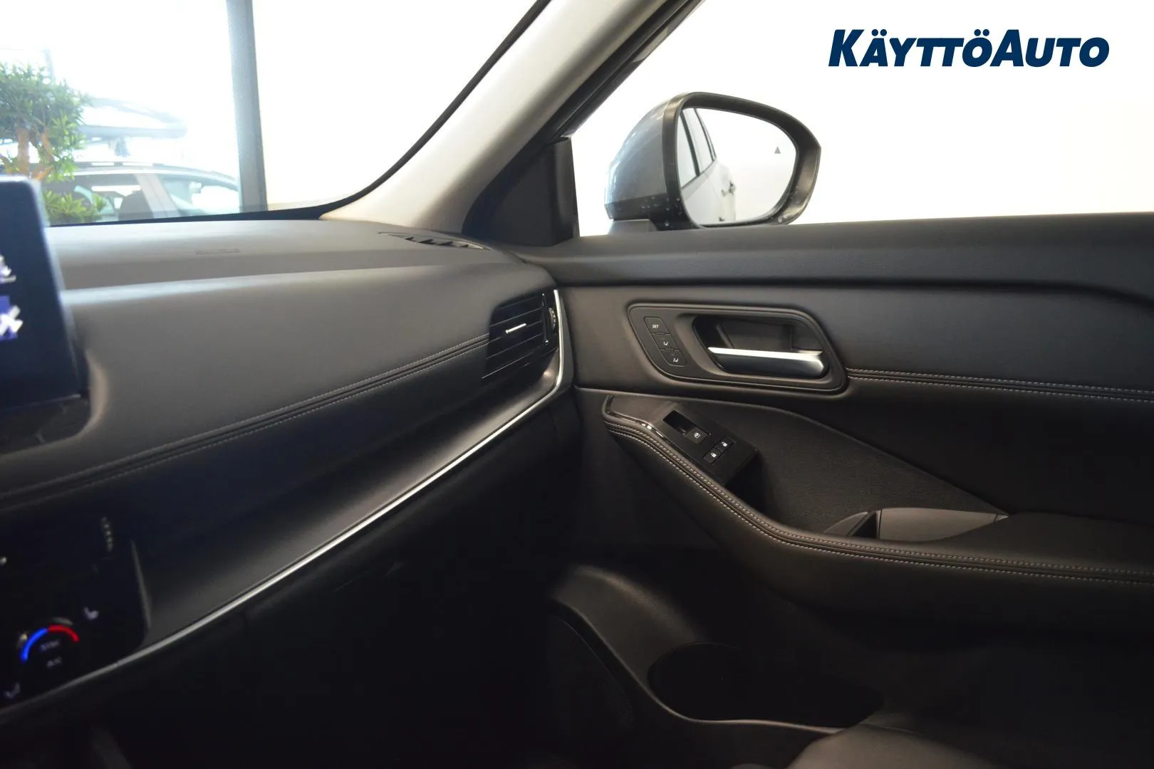 Nissan X-Trail SZJ-550 carousel image