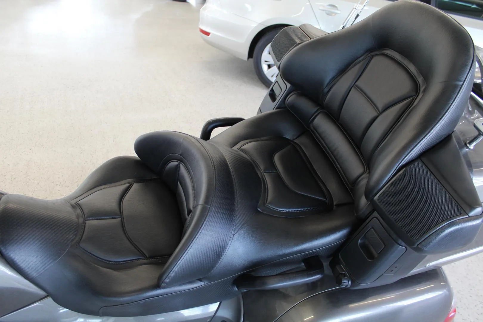 Honda GL1800 42-MBN carousel image