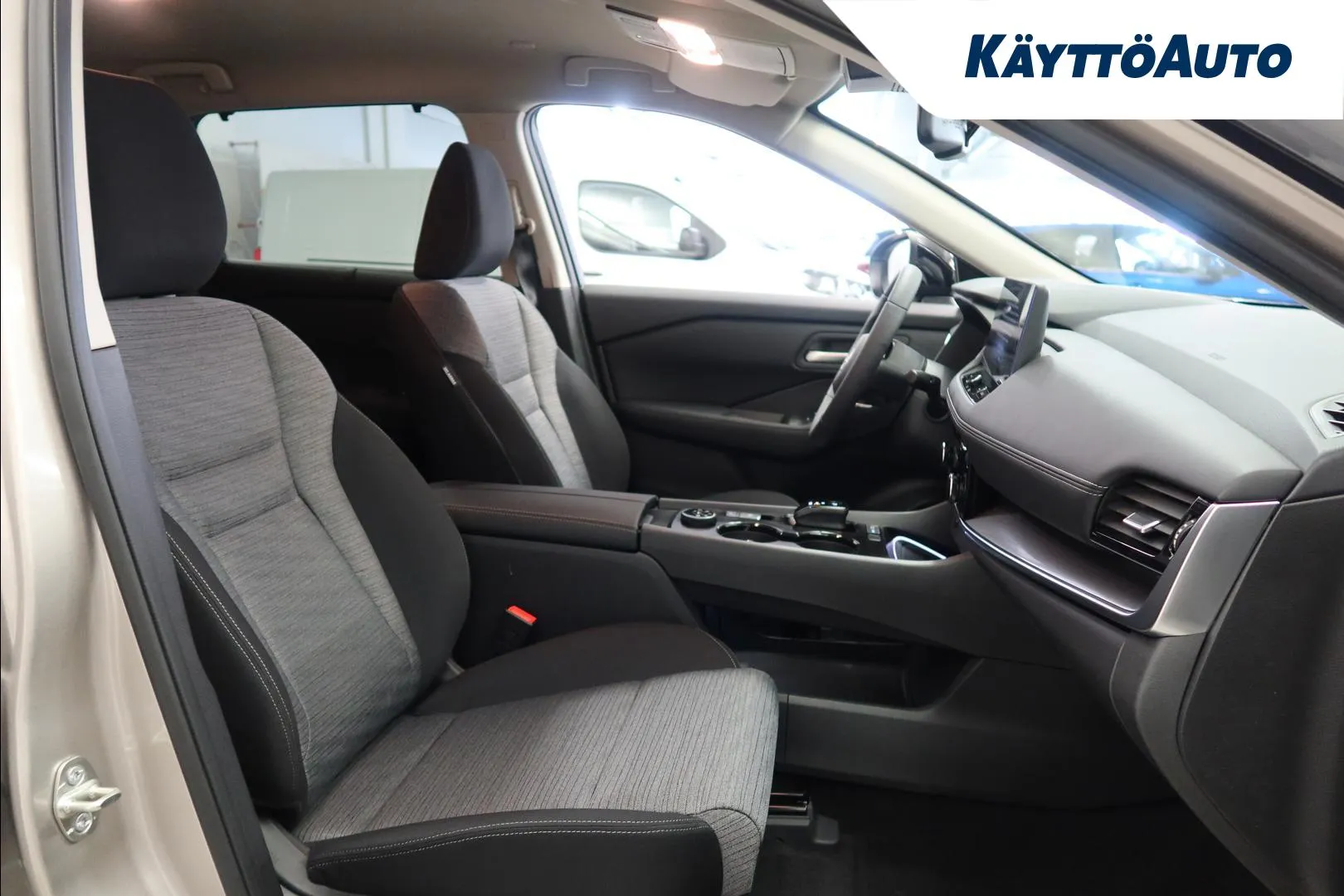 Nissan X-Trail XTJ-570 carousel image
