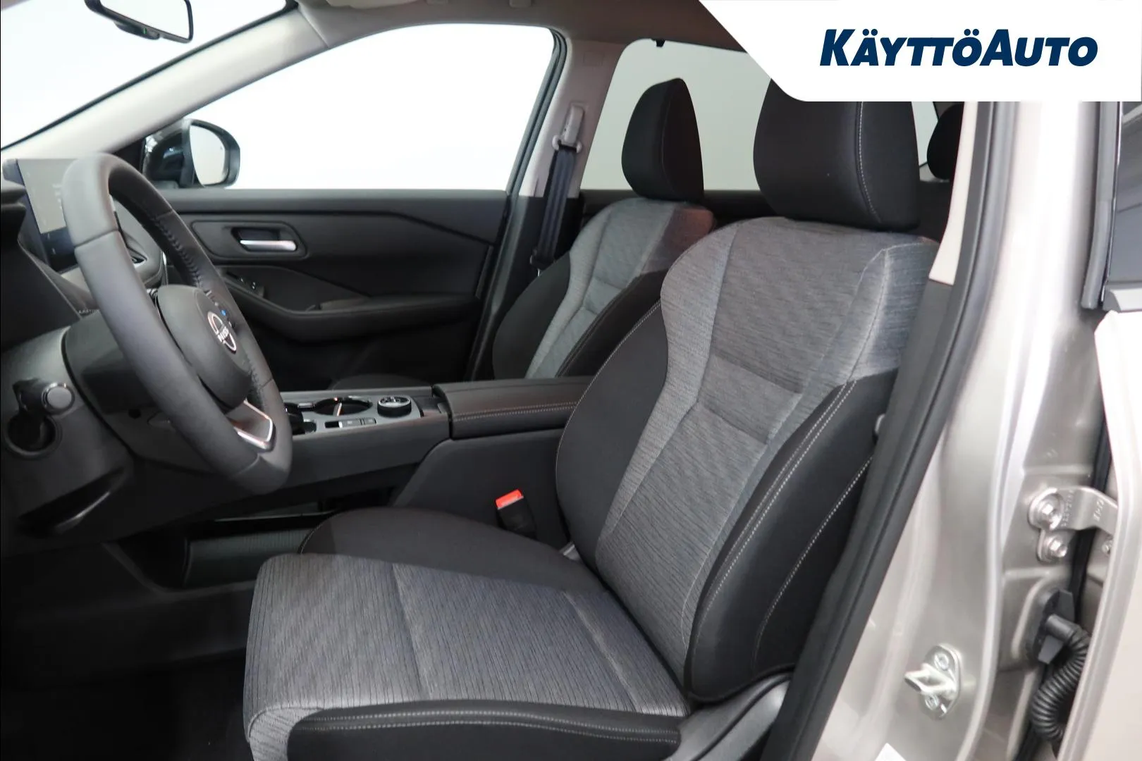 Nissan X-Trail XTJ-570 carousel image