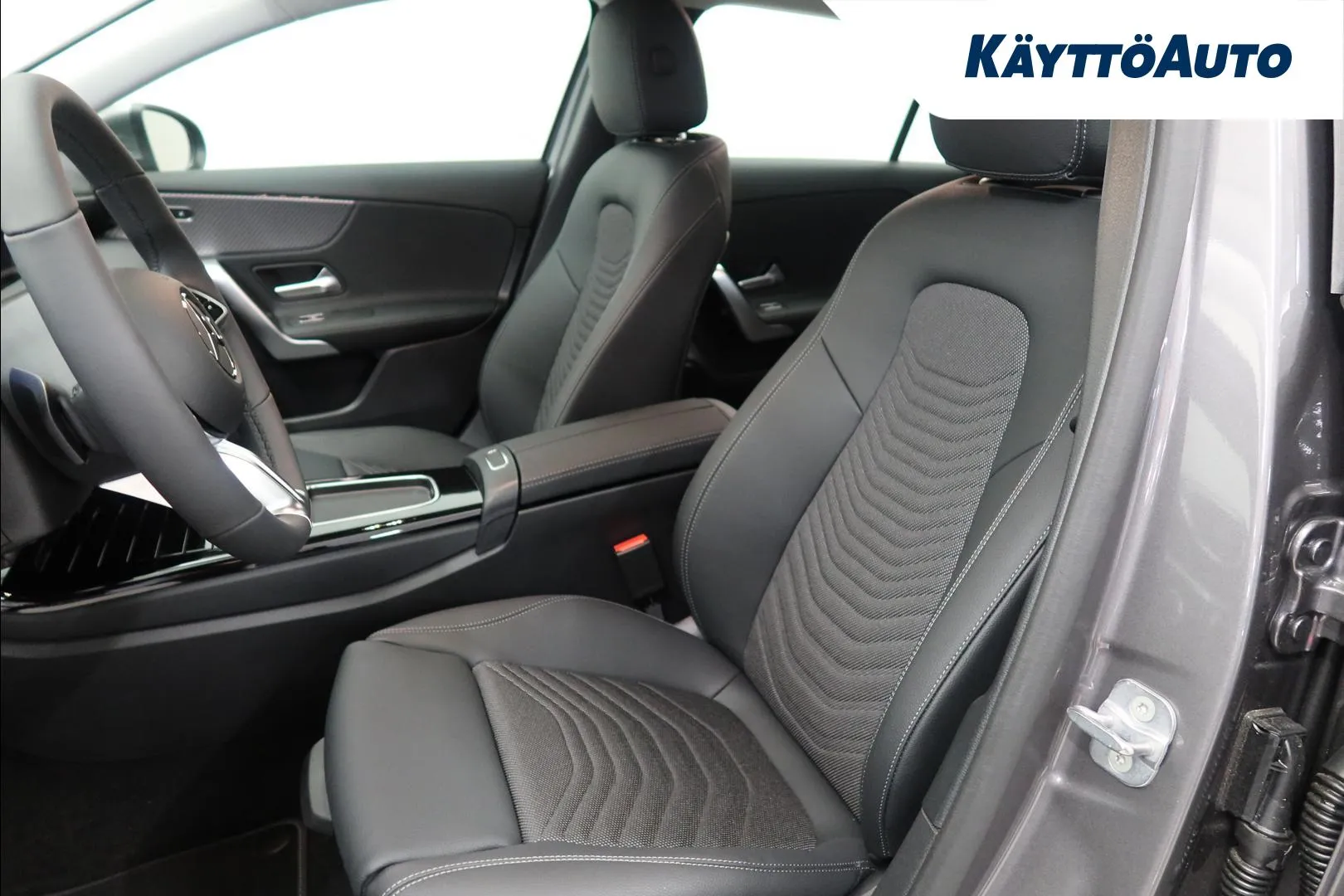 Mercedes-Benz A RXN-802 carousel image