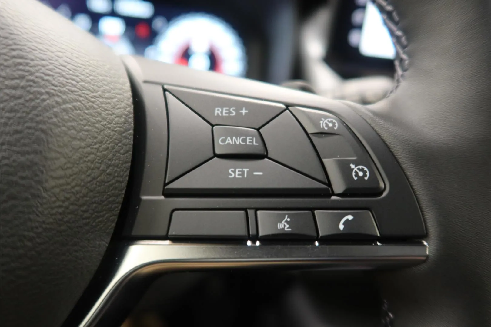 Nissan Juke XTJ-170 carousel image