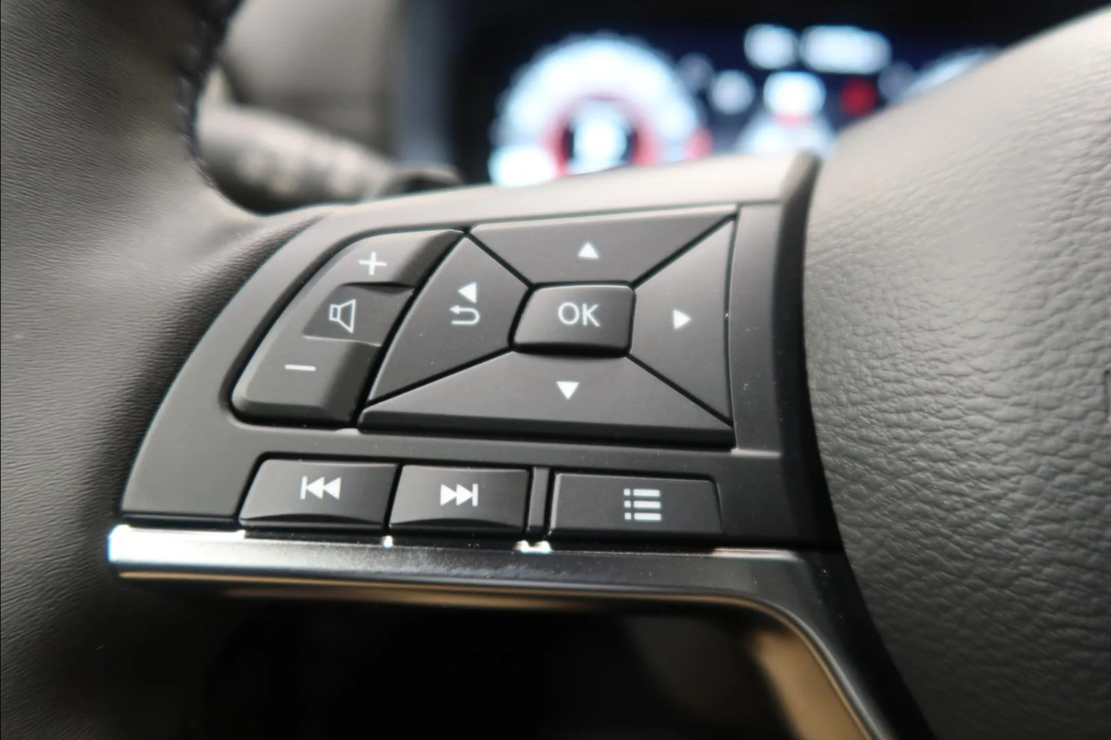 Nissan Juke XTJ-170 carousel image