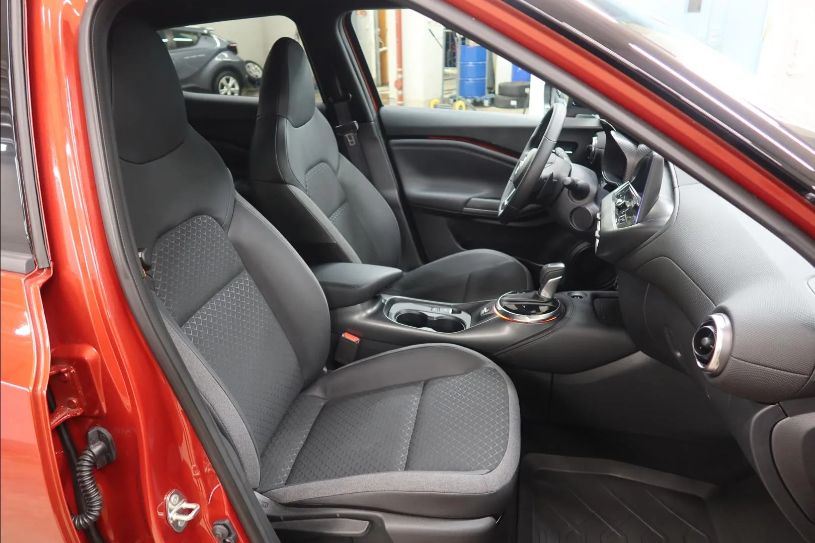 Nissan Juke XTJ-170 carousel image